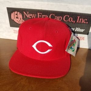 1983/1984 Cincinnati Reds Fitted Hat